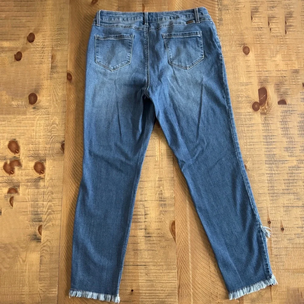 1822 Denim Women's Cropped Blue Jeans with Frayed Hem - Picture 6 of 6